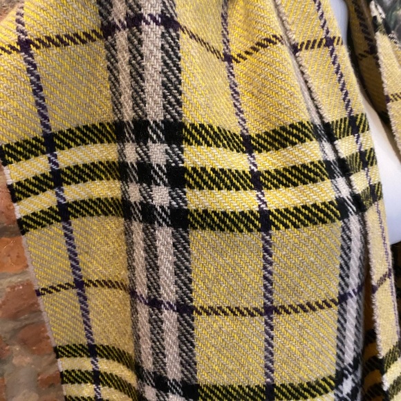 Burberry scarf for women - Picture 3 of 9